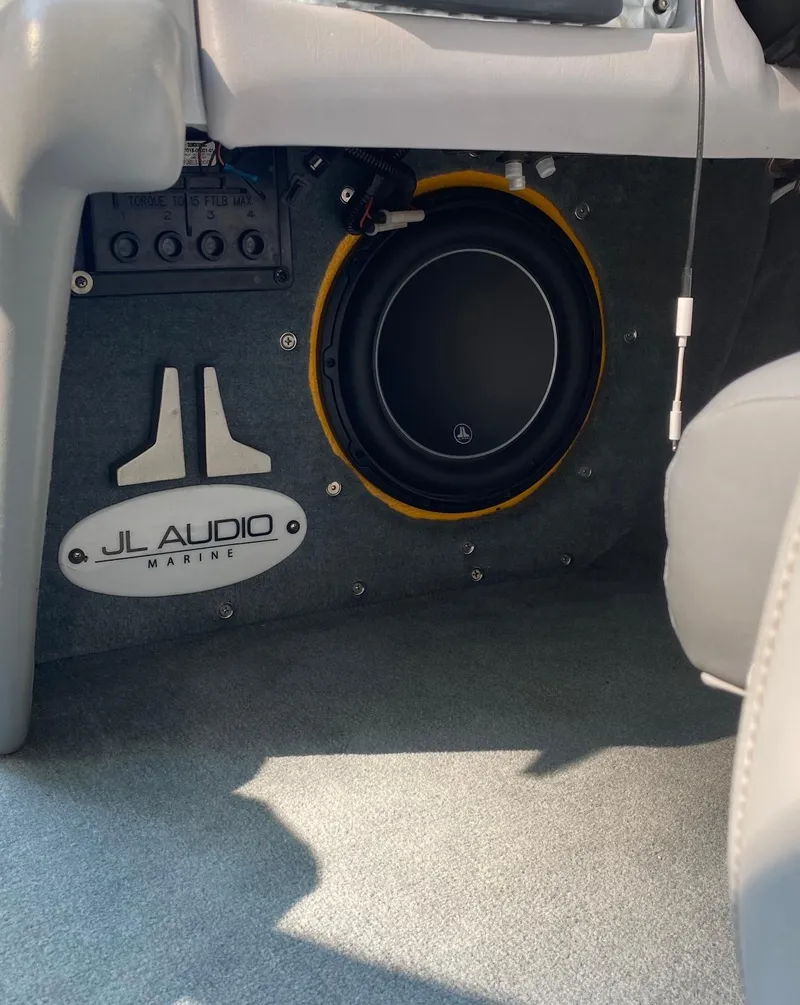 Slide: The Image of MasterCraft MariStar 230 VRS 2002 - 7