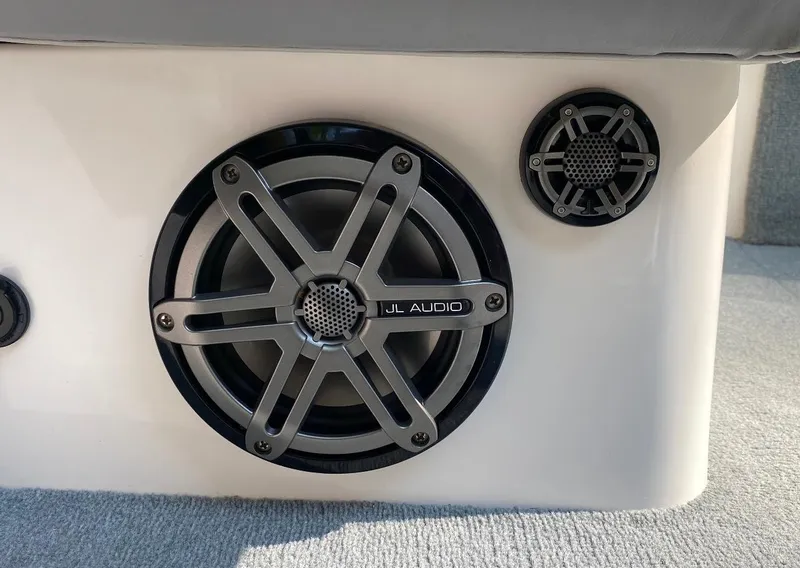 Slide: The Image of MasterCraft MariStar 230 VRS 2002 - 8