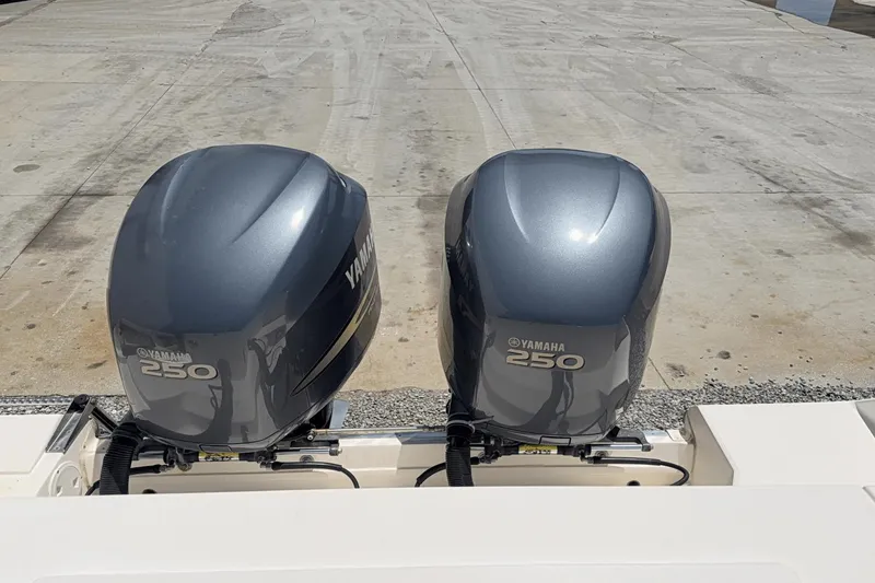 Slide: The Image of Grady-White Marlin 300 2006 - 10