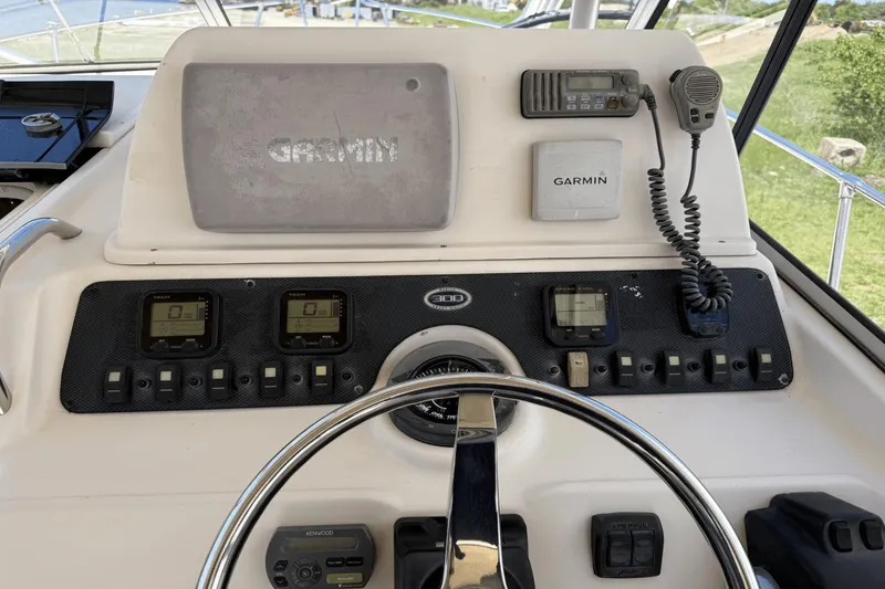 Slide: The Image of Grady-White Marlin 300 2006 - 15