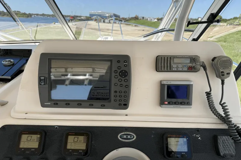 Slide: The Image of Grady-White Marlin 300 2006 - 18