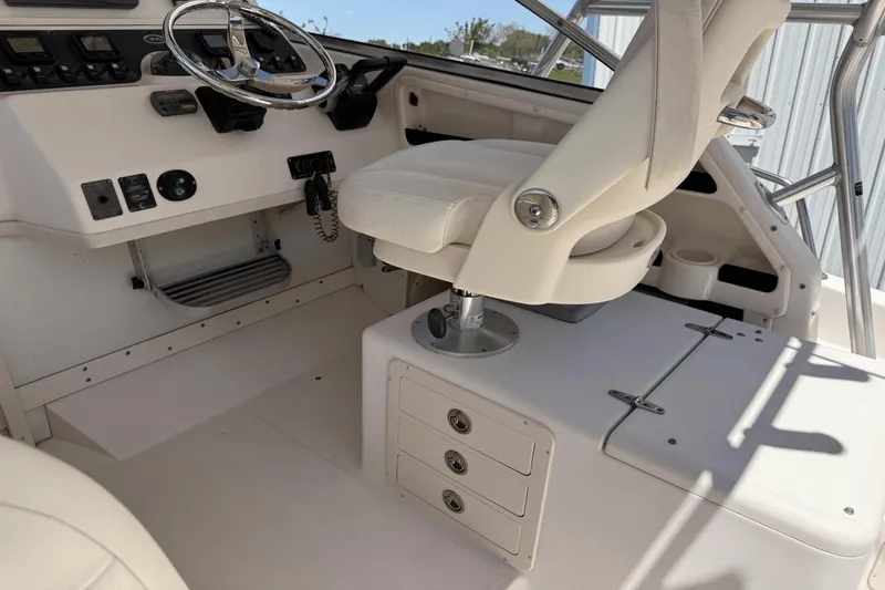 Slide: The Image of Grady-White Marlin 300 2006 - 27