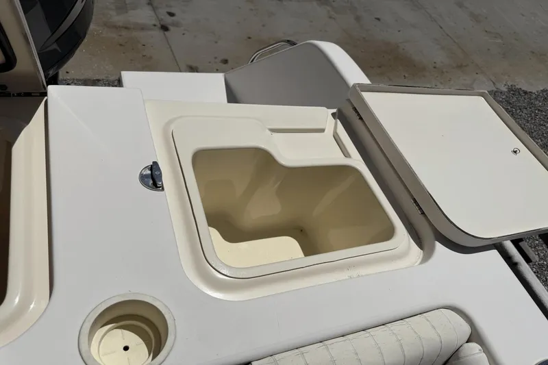 Slide: The Image of Grady-White Marlin 300 2006 - 29