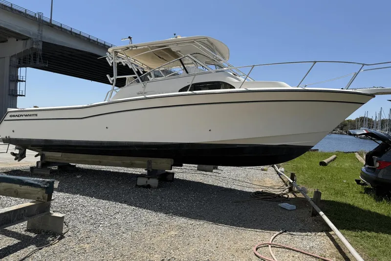 Slide: The Image of Grady-White Marlin 300 2006 - 8