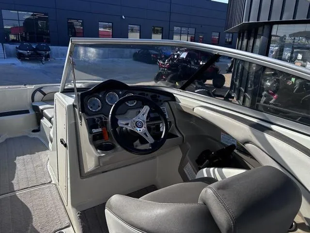 Slide: The Image of Yamaha 242 Limited S With Painted Trailer 2014 - 11