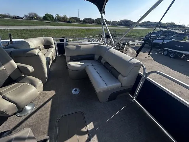 Slide: The Image of Sun Tracker PARTY BARGE® 22 RF XP3 2021 - 10