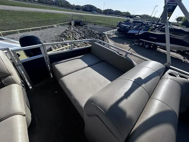 Slide: The Image of Sun Tracker PARTY BARGE® 22 RF XP3 2021 - 12