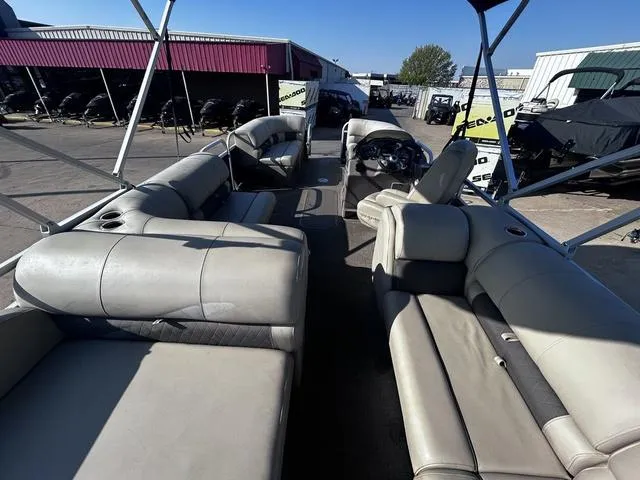 Slide: The Image of Sun Tracker PARTY BARGE® 22 RF XP3 2021 - 13