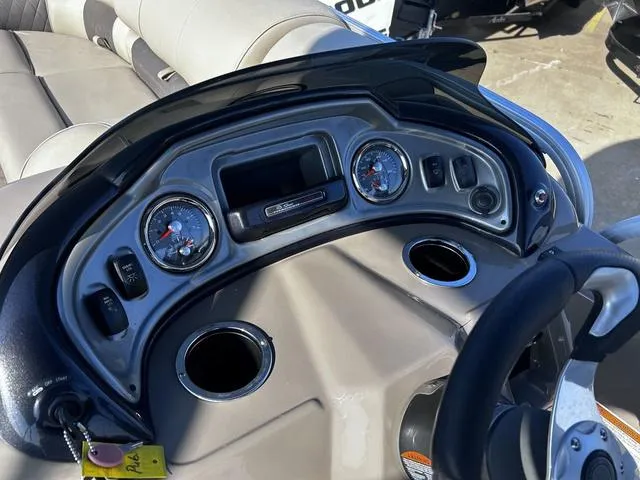 Slide: The Image of Sun Tracker PARTY BARGE® 22 RF XP3 2021 - 15