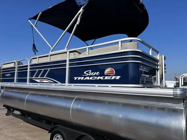 Slide: The Image of Sun Tracker PARTY BARGE® 22 RF XP3 2021 - 4