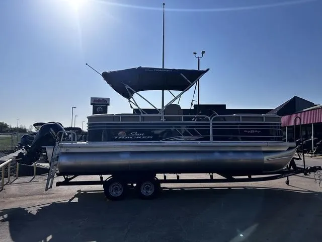 Slide: The Image of Sun Tracker PARTY BARGE® 22 RF XP3 2021 - 6