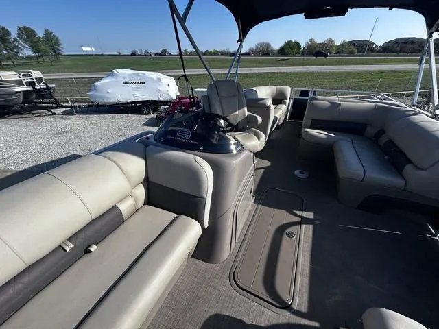 Slide: The Image of Sun Tracker PARTY BARGE® 22 RF XP3 2021 - 9