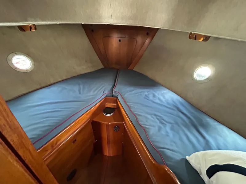 Slide: The Image of Vee Berth - 25