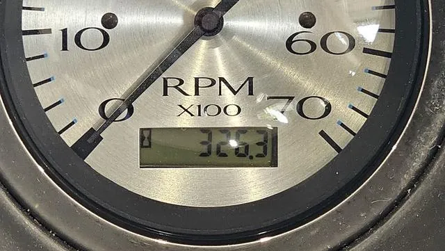 Slide: The Image of Tachometer displaying 32.3 RPM on a 2020 Bennington SX 23 Premium. - 14