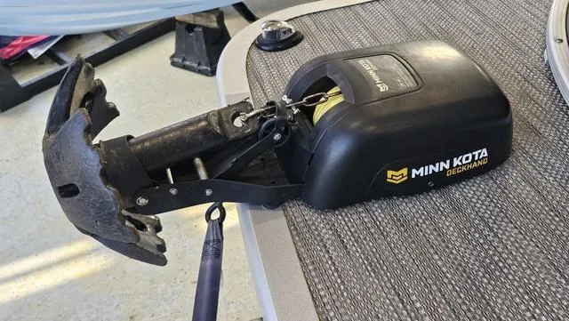Slide: The Image of Minn Kota Deckhand anchor winch on Bennington SX 23 Premium boat, 2020 model. - 18