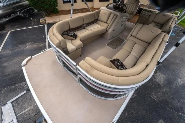 Slide: The Image of 2014 Bennington 2550 RBR pontoon boat with spacious beige seating and cup holders. - 10