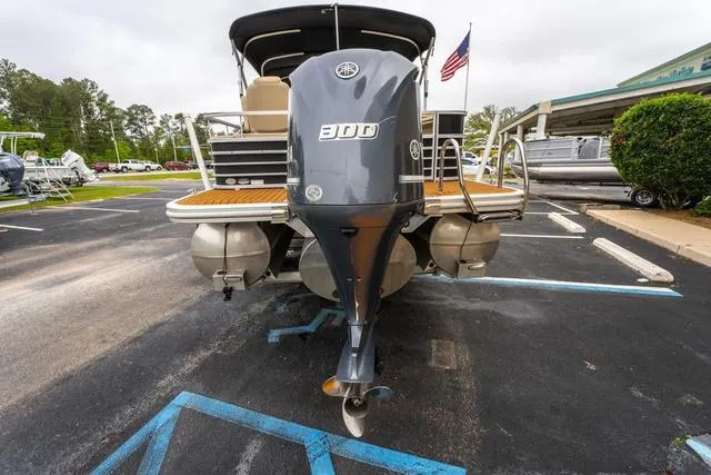 Slide: The Image of 2014 Bennington 2550 RBR pontoon boat with Yamaha 300 outboard motor, parked in a lot. - 4