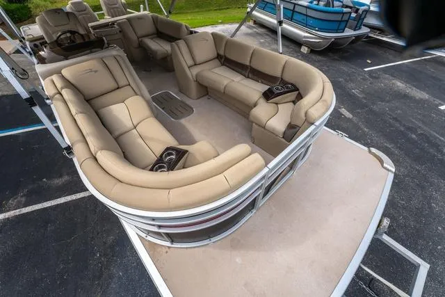Slide: The Image of 2014 Bennington 2550 RBR pontoon boat with spacious beige seating and cup holders. - 9