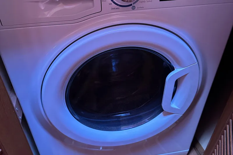 Slide: The Image of Island Packet 485 Center Cockpit 2006 - 64