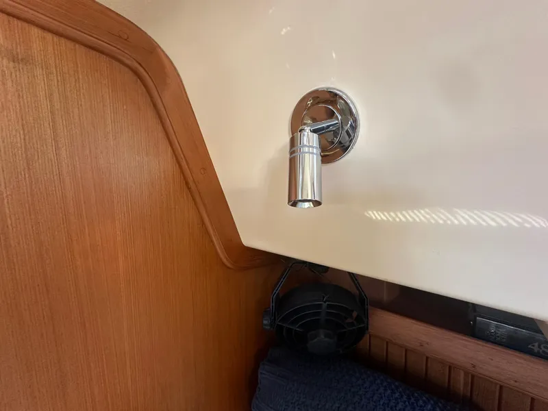 Slide: The Image of Island Packet 485 Center Cockpit 2006 - 65