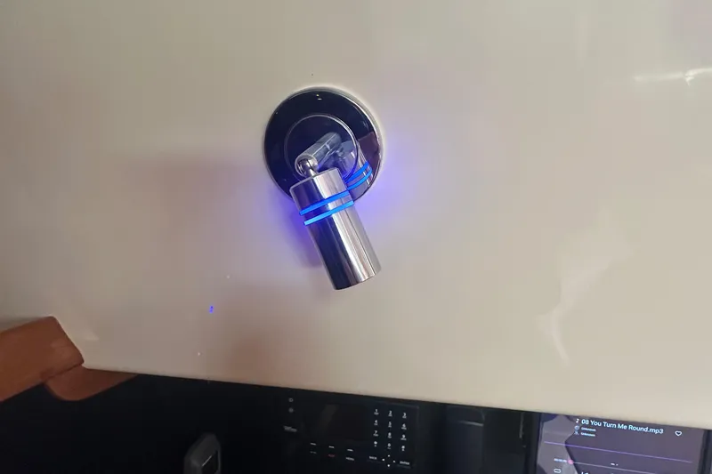 Slide: The Image of Island Packet 485 Center Cockpit 2006 - 66