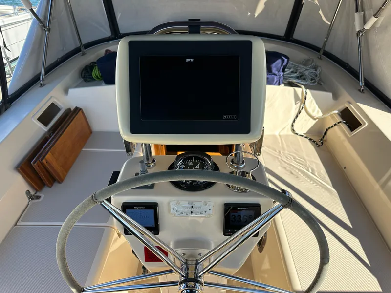 Slide: The Image of Island Packet 485 Center Cockpit 2006 - 68