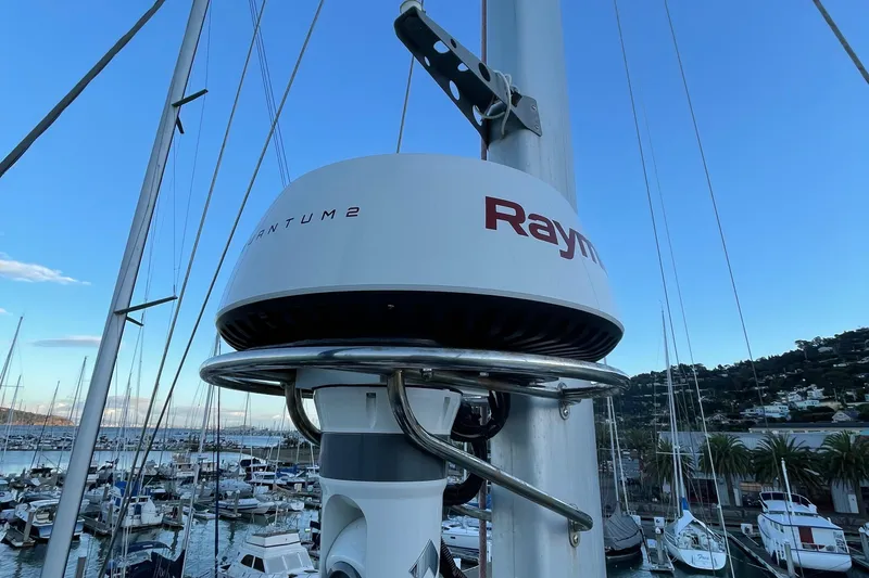 Slide: The Image of Island Packet 485 Center Cockpit 2006 - 72