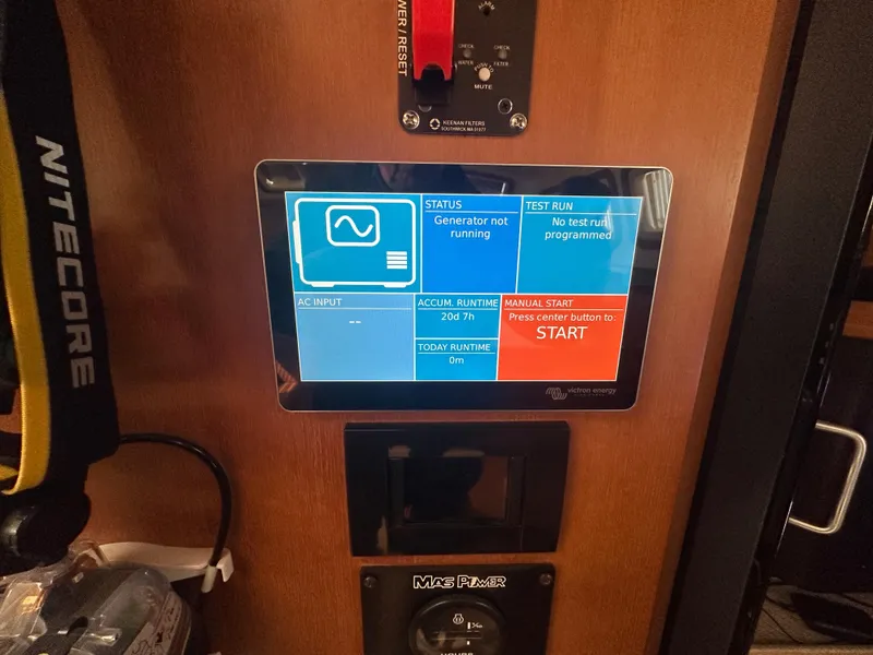 Slide: The Image of Island Packet 485 Center Cockpit 2006 - 77