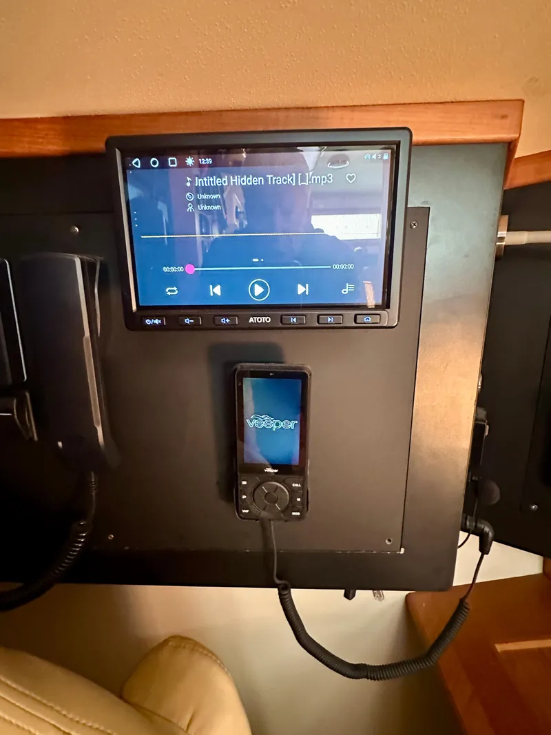 Slide: The Image of Island Packet 485 Center Cockpit 2006 - 82