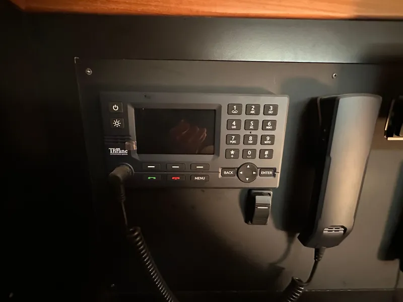 Slide: The Image of Island Packet 485 Center Cockpit 2006 - 88