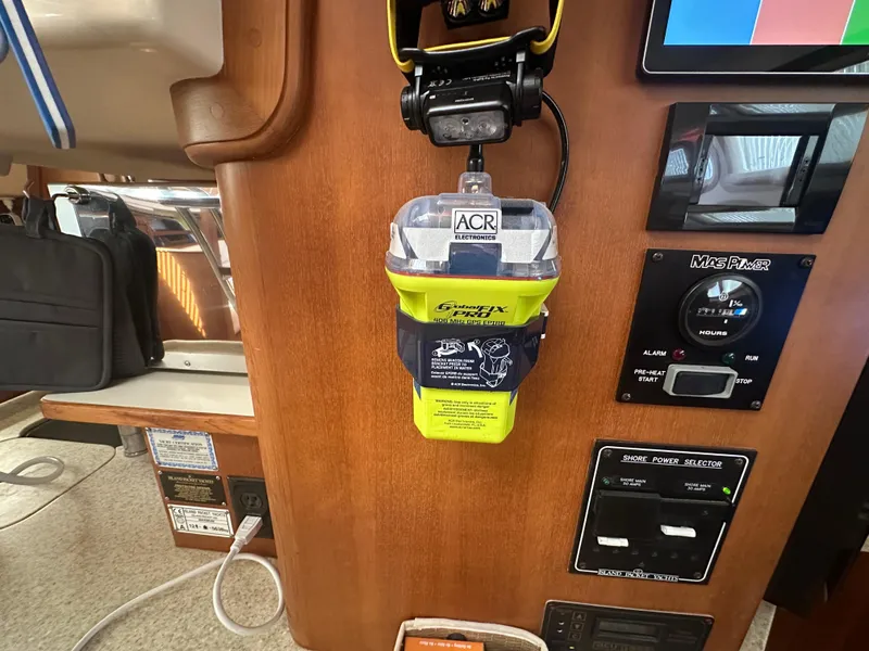 Slide: The Image of Island Packet 485 Center Cockpit 2006 - 89