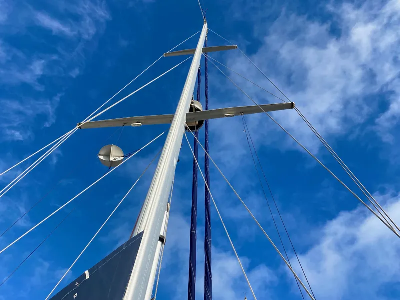 Slide: The Image of Mast of 2006 Island Packet 485 Center Cockpit sailboat against blue sky. - 90