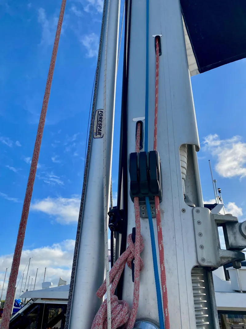 Slide: The Image of Island Packet 485 Center Cockpit 2006 - 91