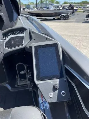 Slide: The Image of Skeeter FXR21 Limited 2025 - 7