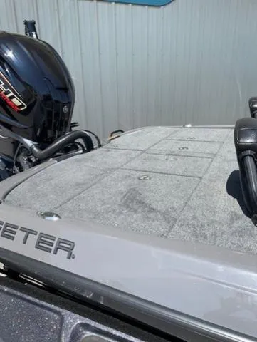 Slide: The Image of Skeeter FXR21 Limited 2025 - 9