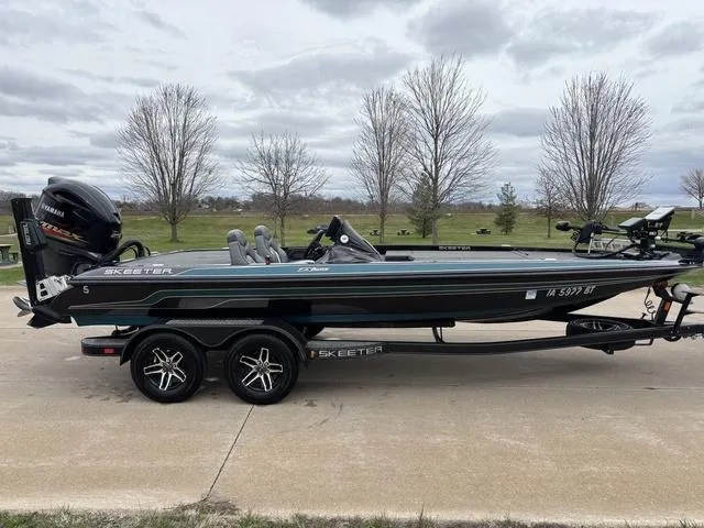 Slide: The Image of 2020 Skeeter ZX250 boat on trailer, parked outdoors with overcast sky. - 10