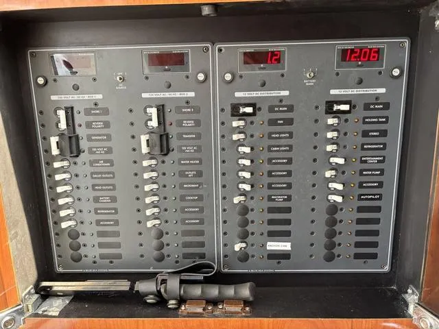 Slide: The Image of Fountain 33 Sportfish Cruiser 2008 - 28