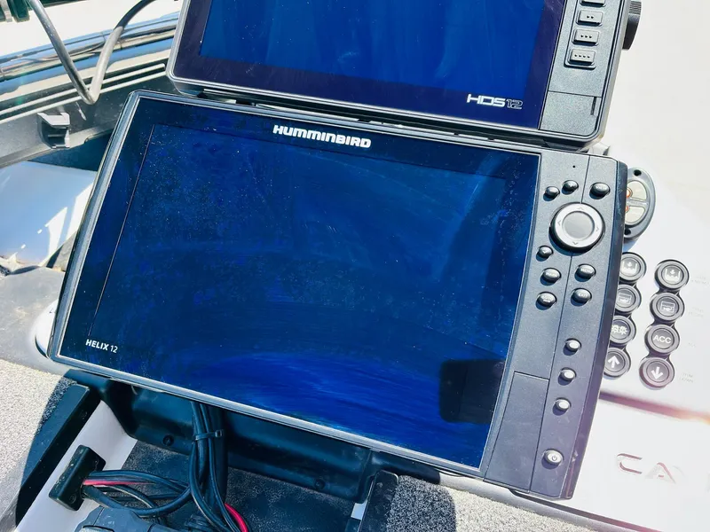 Slide: The Image of 2022 Caymas CX 21 PRO boat with Humminbird and Lowrance fish finders. - 18