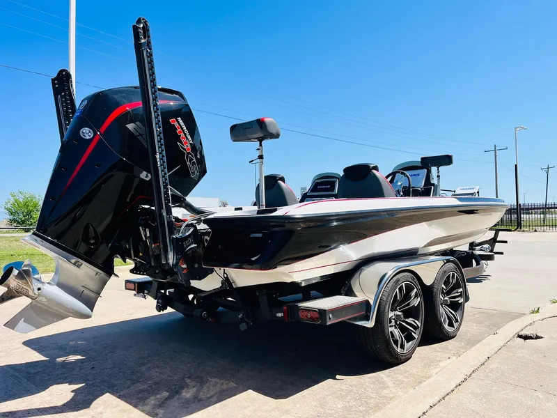 Slide: The Image of 2022 Caymas CX 21 PRO boat with powerful engine on a sunny day. - 5