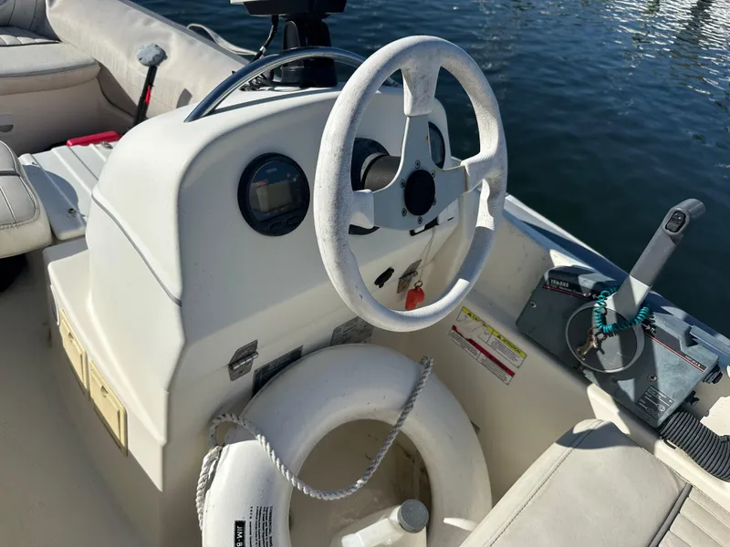 Slide: The Image of Sea Ray L590 Fly 2016 - 51