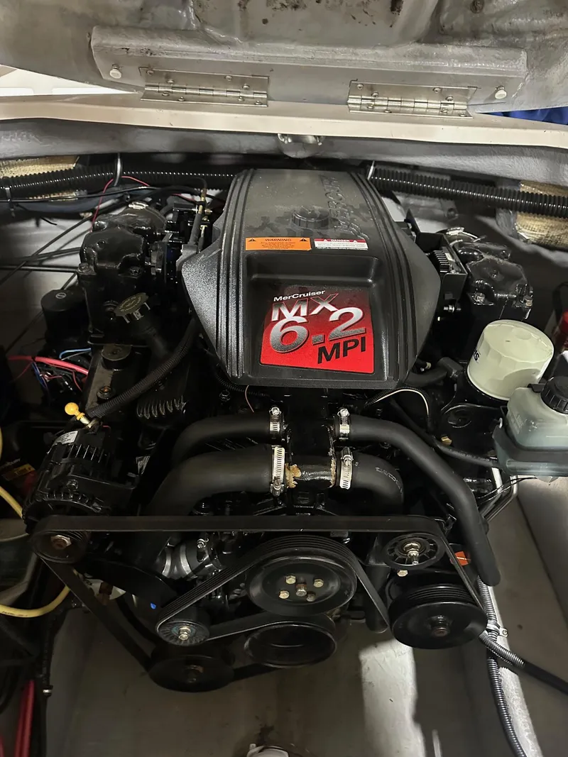 Slide: The Image of MerCruiser 6.2 MPI engine in 2001 Chaparral Sunesta 263 boat. - 15