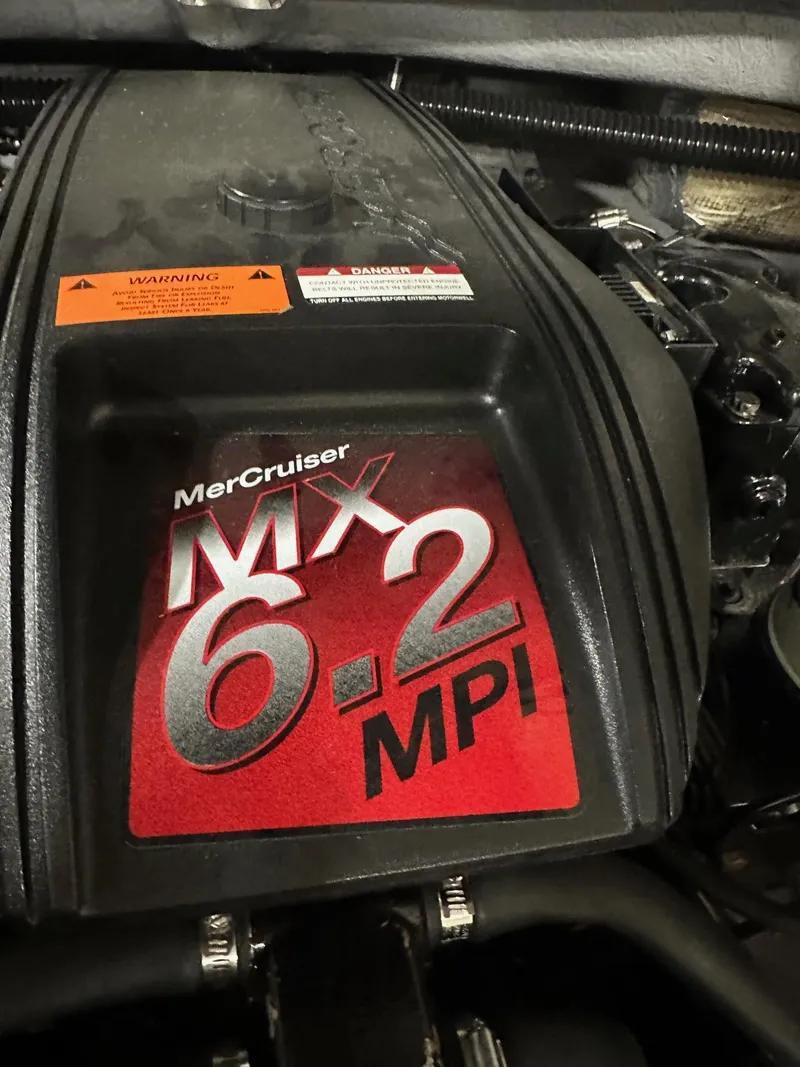 Slide: The Image of MerCruiser MX 6.2 MPI engine in 2001 Chaparral Sunesta 263 boat. - 34