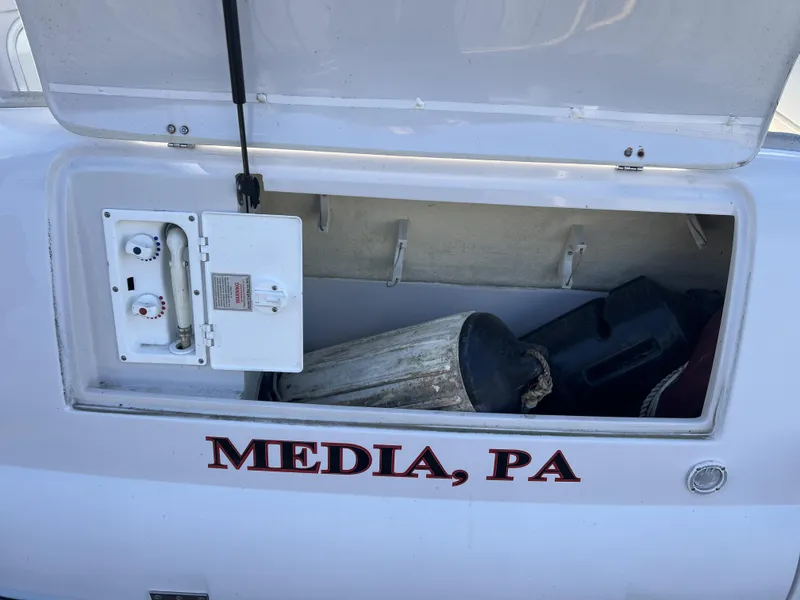 Slide: The Image of Larson Cabrio370 2008 - 16