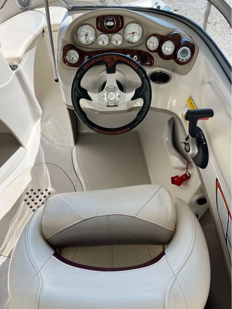 Slide: The Image of 2009 Tahoe Q71SSF boat cockpit with steering wheel and instrument panel. - 6