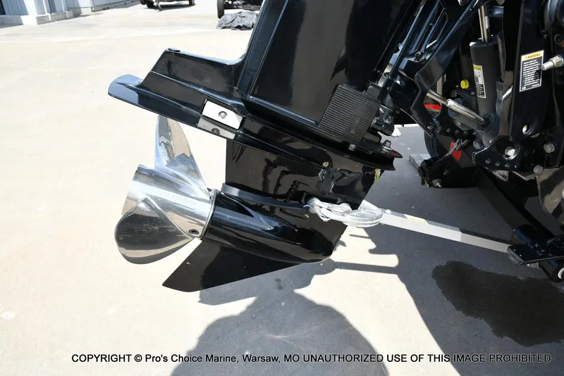 Slide: The Image of 2018 Nitro Z18 Pro boat motor with 175 Pro-XS engine, detailed view. - 22