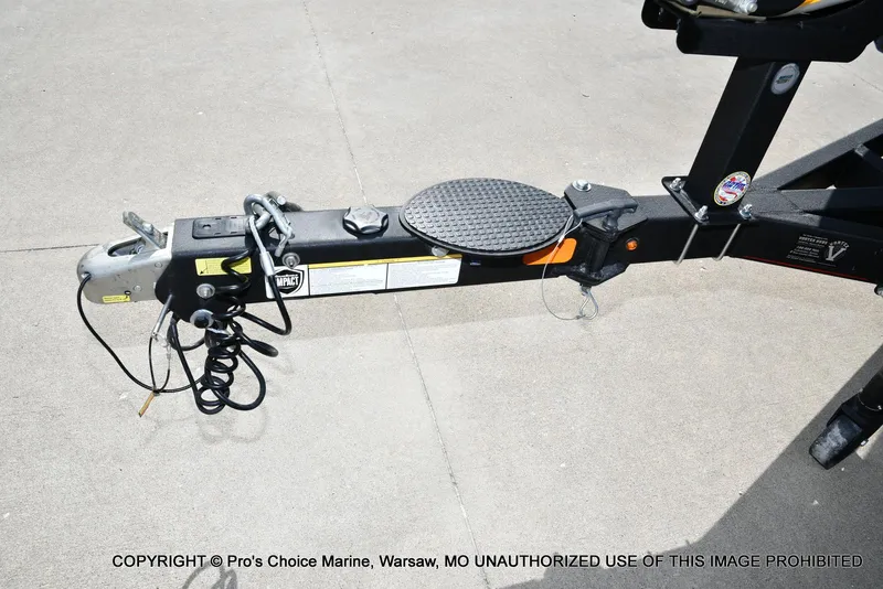 Slide: The Image of Trailer hitch of 2018 Nitro Z18 Pro w/175 Pro-XS on concrete surface. - 32