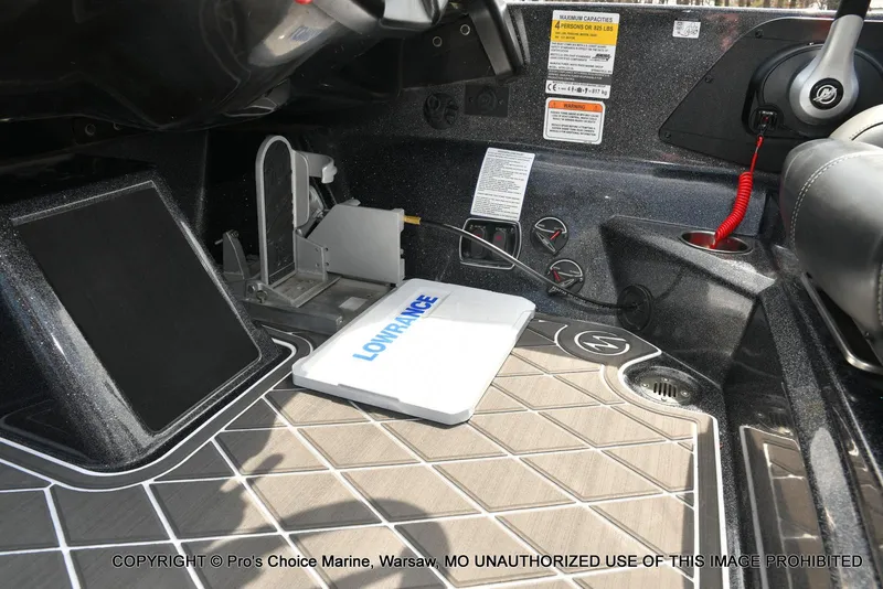 Slide: The Image of Interior of 2022 Nitro Z21 XL Pro boat with Lowrance electronics and control panel. - 49