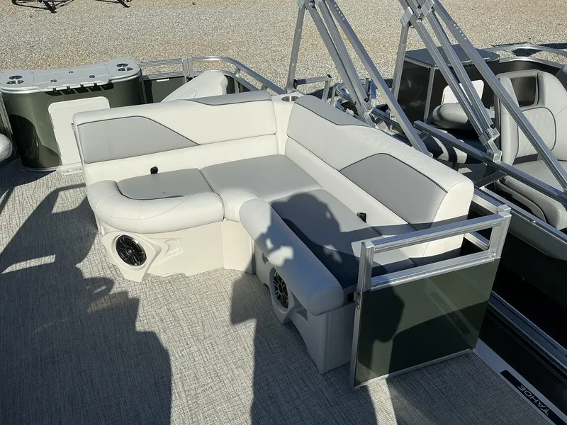 Slide: The Image of Tahoe Sport 21 SPORT REAR FISH 2025 - 3