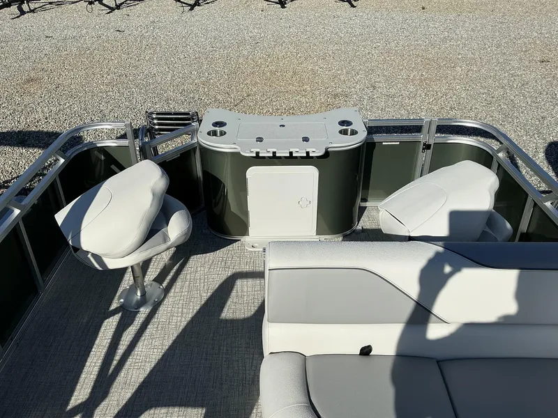 Slide: The Image of Tahoe Sport 21 SPORT REAR FISH 2025 - 4