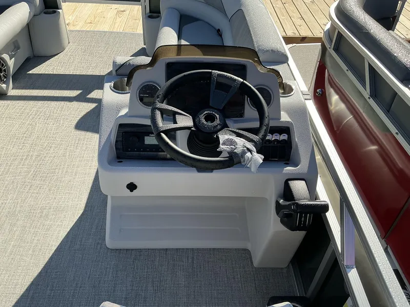 Slide: The Image of Tahoe Sport 21 SPORT REAR FISH 2025 - 7
